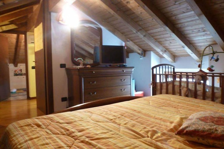 BILOCALE in duplex, all'ultimo piano Valbrembo