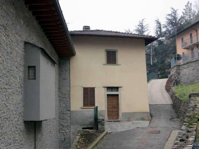 PORZIONE DI CASA da ristrutturare Locatello