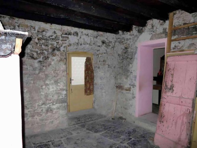 PORZIONE DI CASA da ristrutturare Locatello