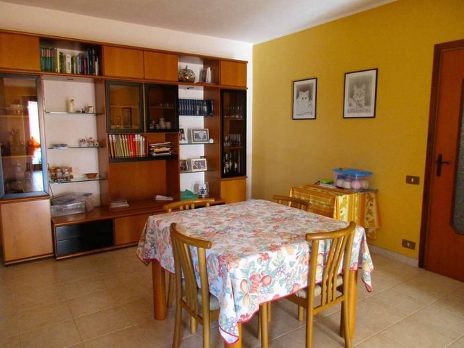 VILLA SINGOLA con 2.000 mq di giardino Berbenno