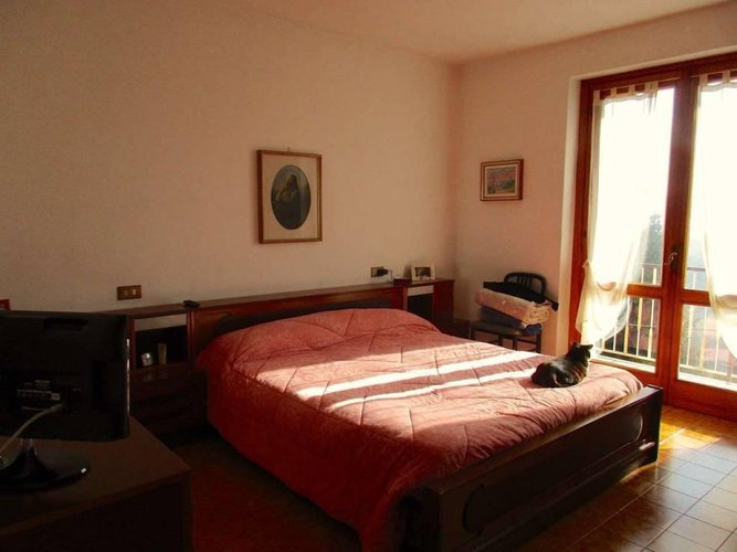 VILLA SINGOLA con 2.000 mq di giardino Berbenno