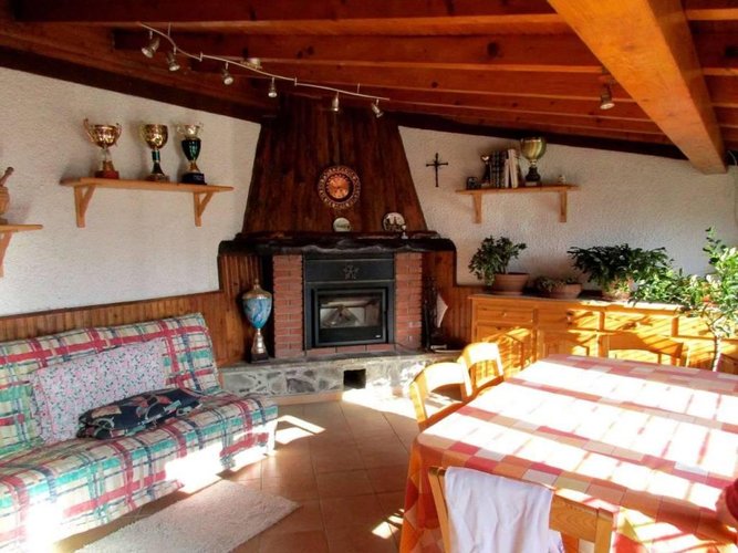 VILLA SINGOLA con 2.000 mq di giardino Berbenno