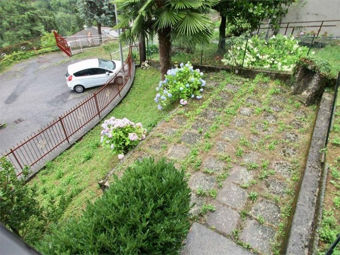 Bilocale con studiolo, giardino, posto auto Bedulita