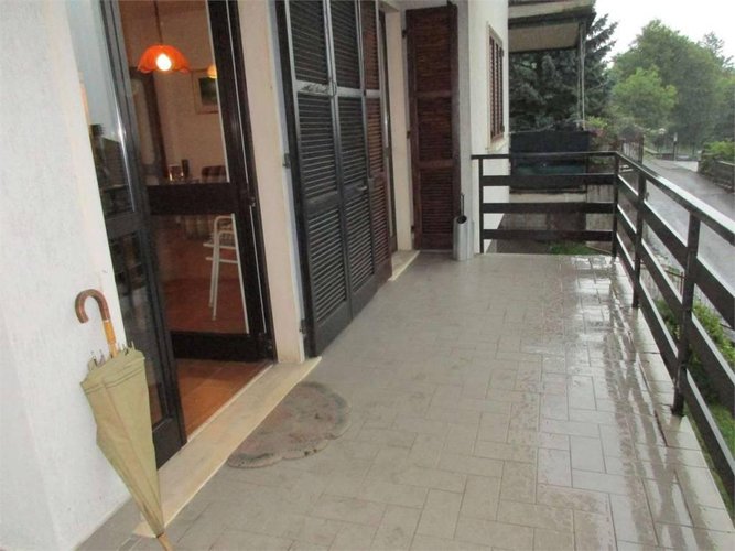 Bilocale con studiolo, giardino, posto auto Bedulita