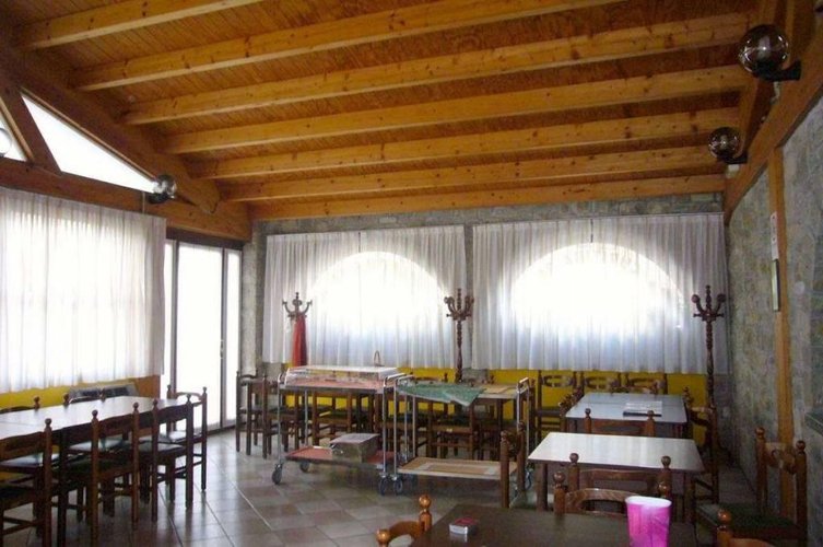 Intero edificio commerciale con annesse abitazioni Rota d'Imagna