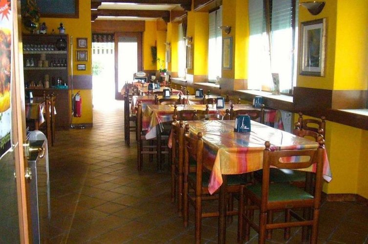 Intero edificio commerciale con annesse abitazioni Rota d'Imagna