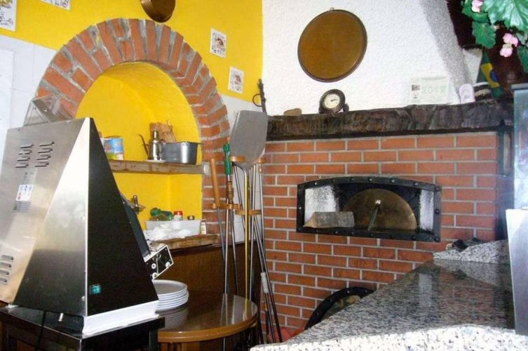 Intero edificio commerciale con annesse abitazioni Rota d'Imagna