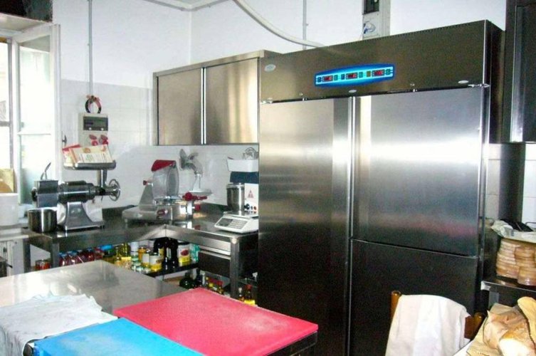 Intero edificio commerciale con annesse abitazioni Rota d'Imagna