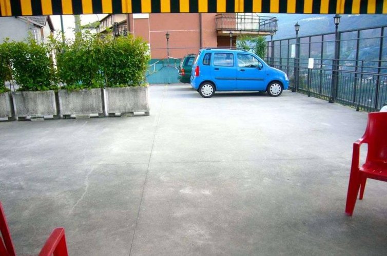 Intero edificio commerciale con annesse abitazioni Rota d'Imagna