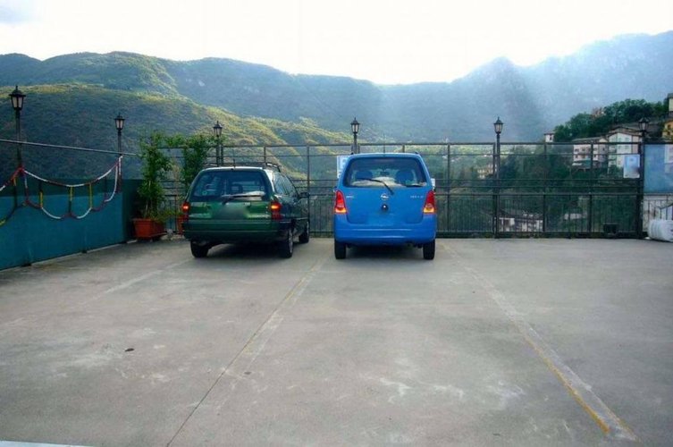 Intero edificio commerciale con annesse abitazioni Rota d'Imagna