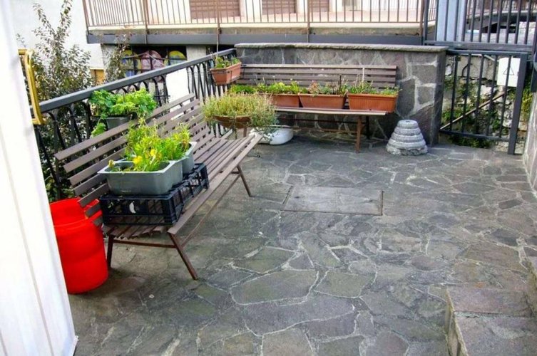 Intero edificio commerciale con annesse abitazioni Rota d'Imagna