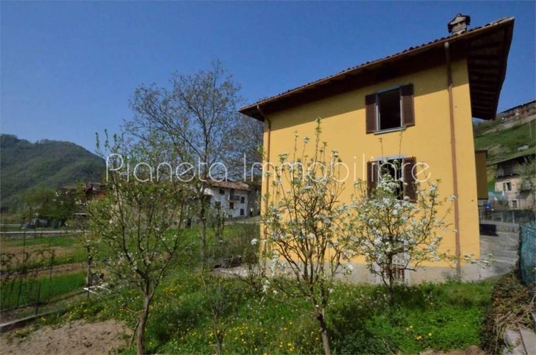 CASA SINGOLA - RUSTICO con giardino privato Costa Serina