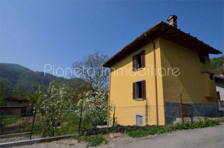 CASA SINGOLA - RUSTICO con giardino privato Costa Serina