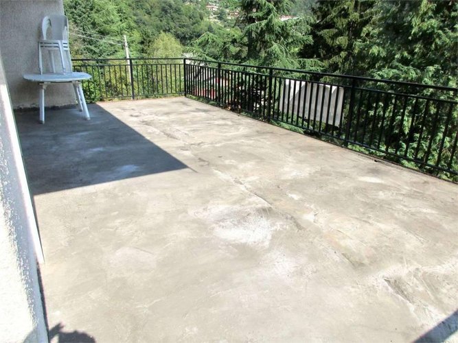 CASA SINGOLA con terreno di mq. 3000 Berbenno