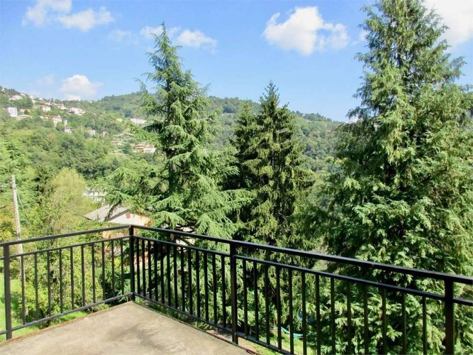 CASA SINGOLA con terreno di mq. 3000 Berbenno