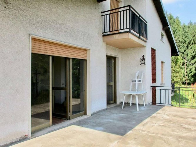 CASA SINGOLA con terreno di mq. 3000 Berbenno