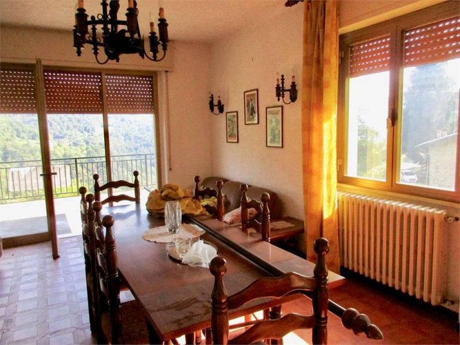 CASA SINGOLA con terreno di mq. 3000 Berbenno