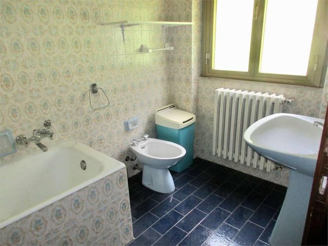 CASA SINGOLA con terreno di mq. 3000 Berbenno