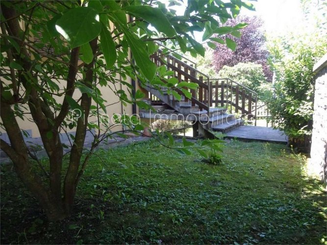 TRILOCALE con TERRAZZO e GIARDINETTO privato Corna Imagna