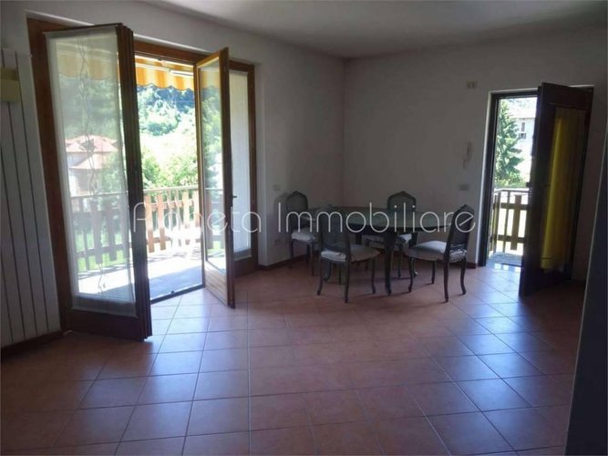 TRILOCALE con TERRAZZO e GIARDINETTO privato Corna Imagna