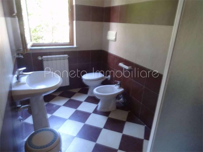 TRILOCALE con TERRAZZO e GIARDINETTO privato Corna Imagna