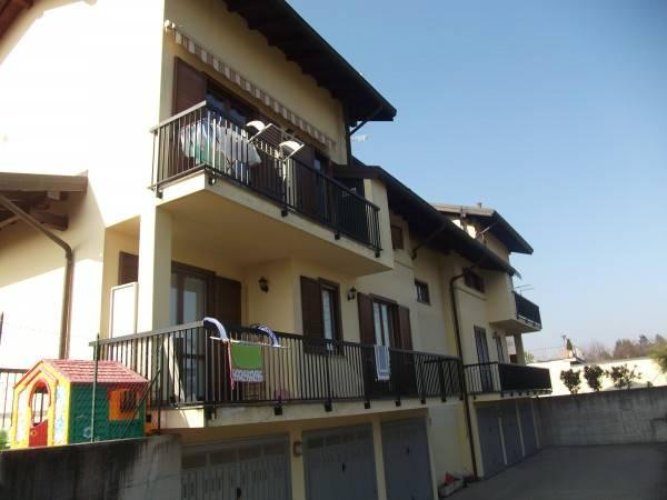 Varallo Pombia (NO)  Appartamento su due livelli