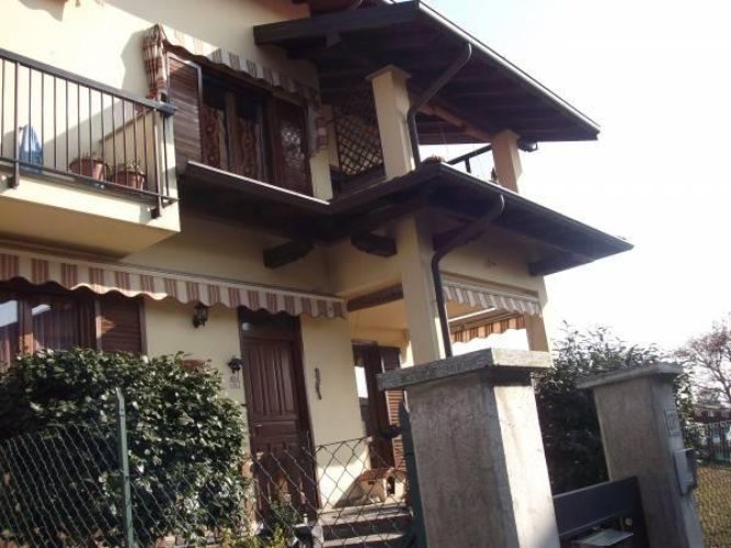 Varallo Pombia (NO)  Appartamento su due livelli Varallo Pombia