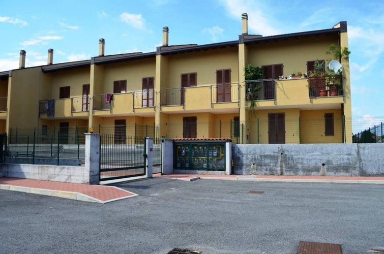 Varallo Pombia (NO)  Appartamento trilocale duplex Varallo Pombia