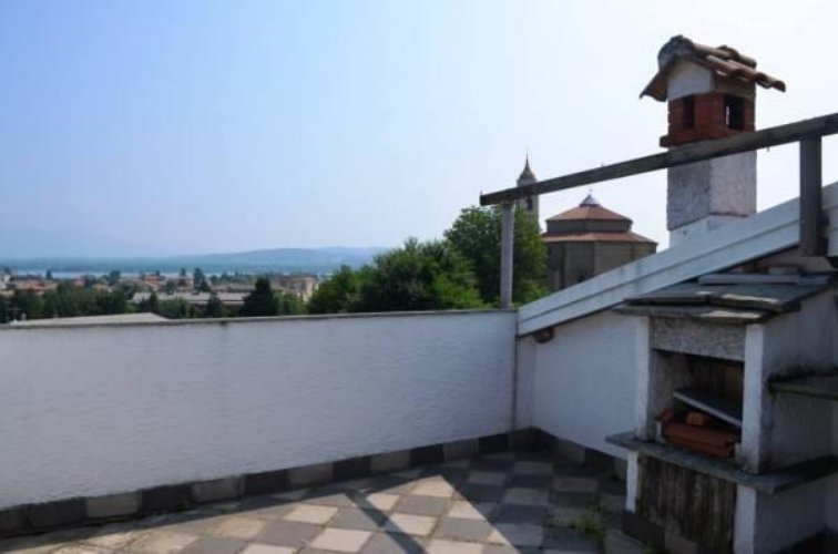 Arona (NO) loc. Mercurago -Incantevole villa a schiera del ' Arona