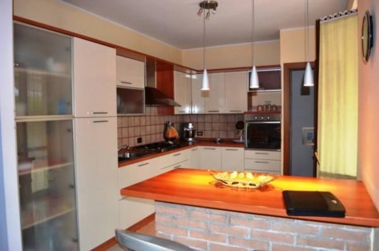 Pombia (NO)  Suggestivo appartamento quadrilocale su due livelli Pombia