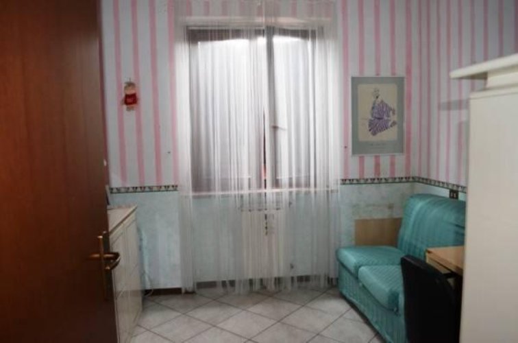 Pombia (NO)  Suggestivo appartamento quadrilocale su due livelli Pombia