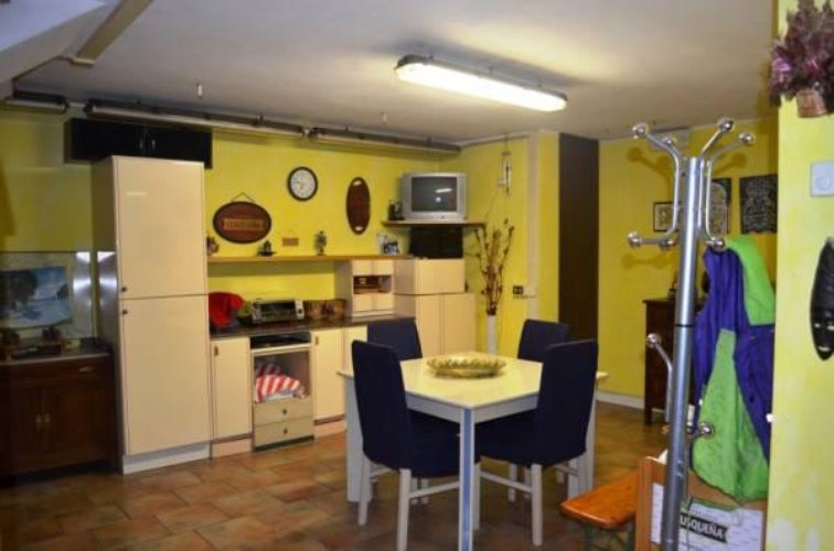 Pombia (NO)  Suggestivo appartamento quadrilocale su due livelli Pombia