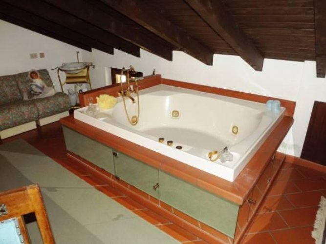 Sesto Calende (VA) - Splendida porzione di cascina di tipo lombardo completamente ristrutturata Sesto calende