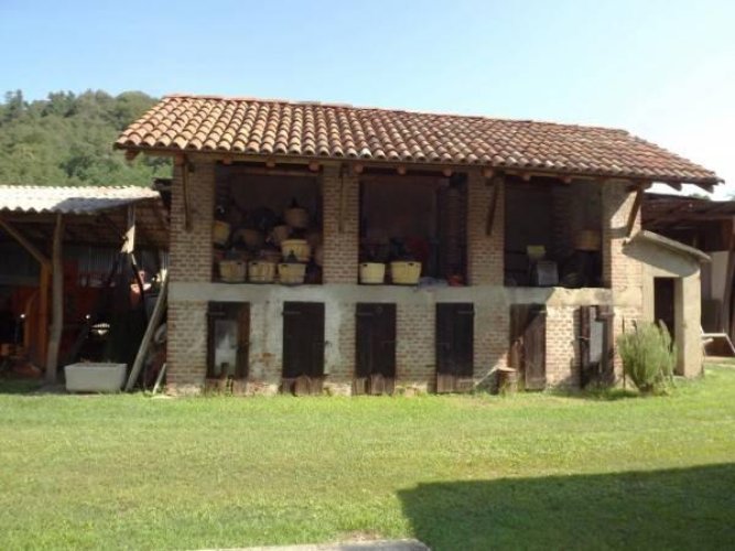 Sesto Calende (VA) - Splendida porzione di cascina di tipo lombardo completamente ristrutturata Sesto calende