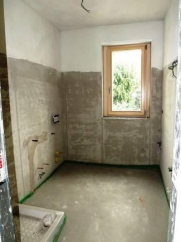 Sesto Calende (VA) - loc. Lisanza. - Appartamento trilocale con giardino Sesto calende