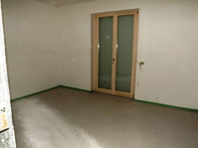 Sesto Calende (VA) - loc. Lisanza. Appartamento trilocale Sesto calende