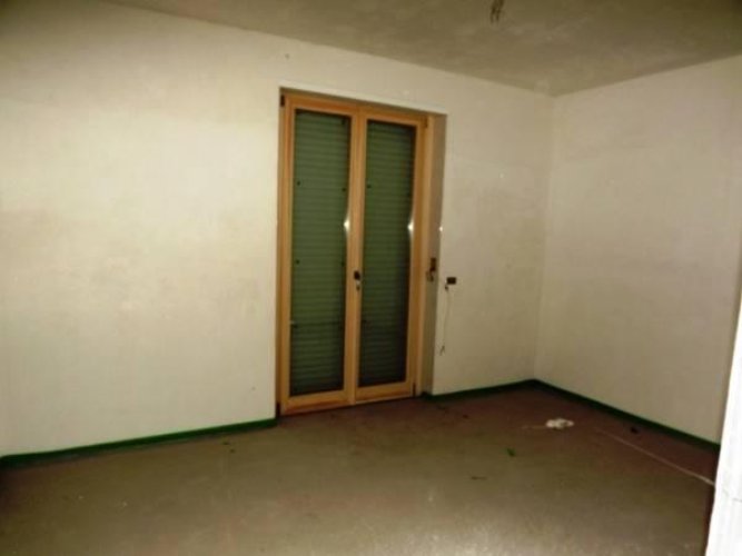 Sesto Calende (VA) - loc. Lisanza. Appartamento trilocale Sesto calende