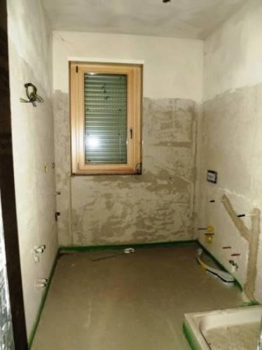 Sesto Calende (VA) - loc. Lisanza. Appartamento trilocale Sesto calende