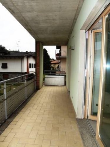 Sesto Calende (VA) - loc. Lisanza. Appartamento trilocale Sesto calende