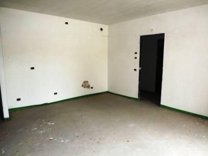 Sesto Calende (VA) - loc. Lisanza. Appartamento trilocale Sesto calende