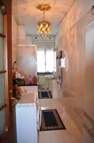 Arona (NO)  Elegante e spazioso appartamento quadrilocale Arona