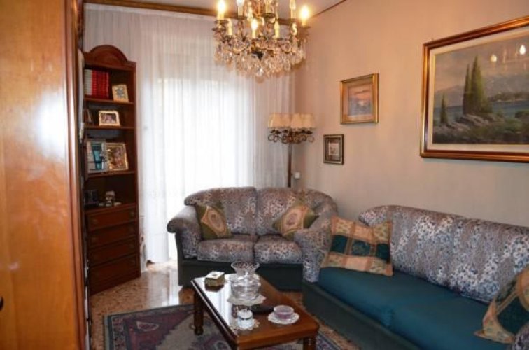 Arona (NO)  Elegante e spazioso appartamento quadrilocale Arona