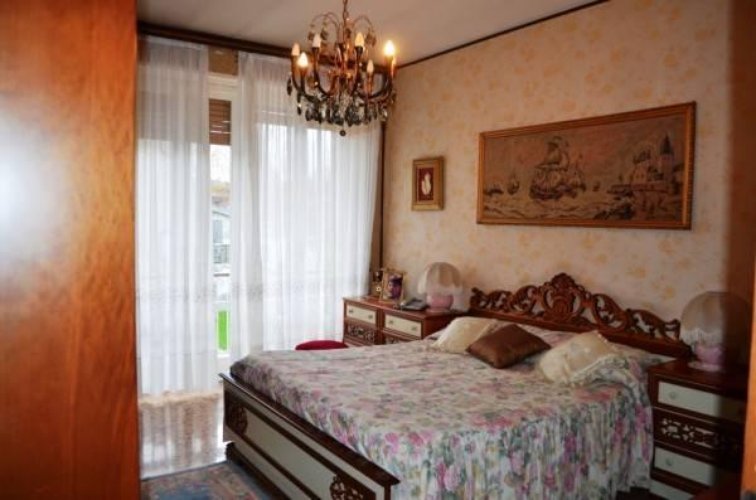 Arona (NO)  Elegante e spazioso appartamento quadrilocale Arona