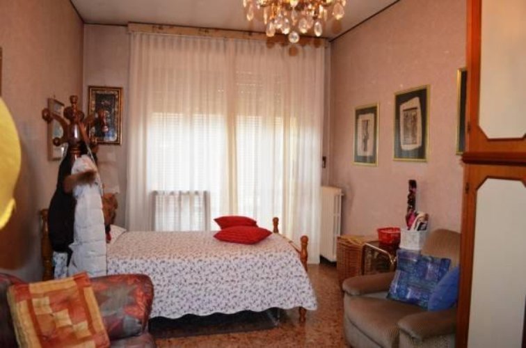 Arona (NO)  Elegante e spazioso appartamento quadrilocale Arona