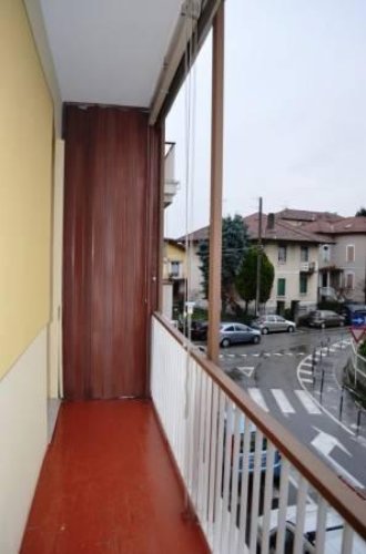 Arona (NO)  Elegante e spazioso appartamento quadrilocale Arona