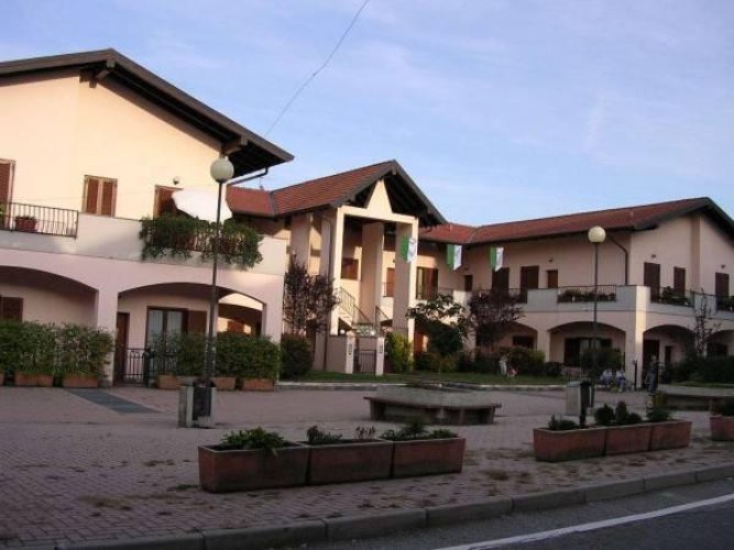 Golasecca (VA), Via Verdi 2 - Vendesi posti auto coperti