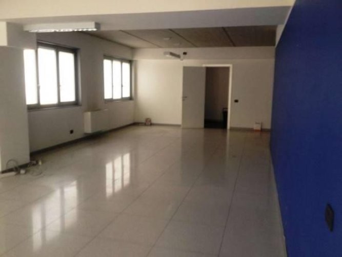 Angera (VA)  Ampio locale direzionale / uffici Angera