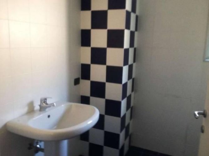 Angera (VA)  Ampio locale direzionale / uffici Angera