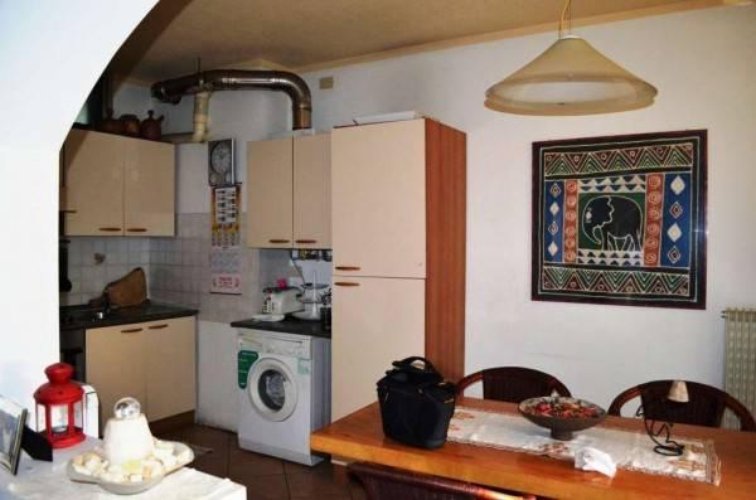 Sesto Calende (VA) - Ampio bilocale trasformabile in trilocale, immerso nel verde Sesto calende