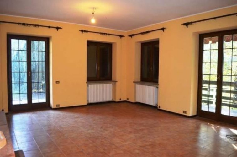 Divignano (NO) - Villa singola con parco Divignano